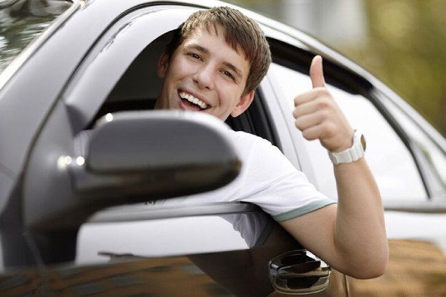 How to select the right car insurance for your adolescent driver